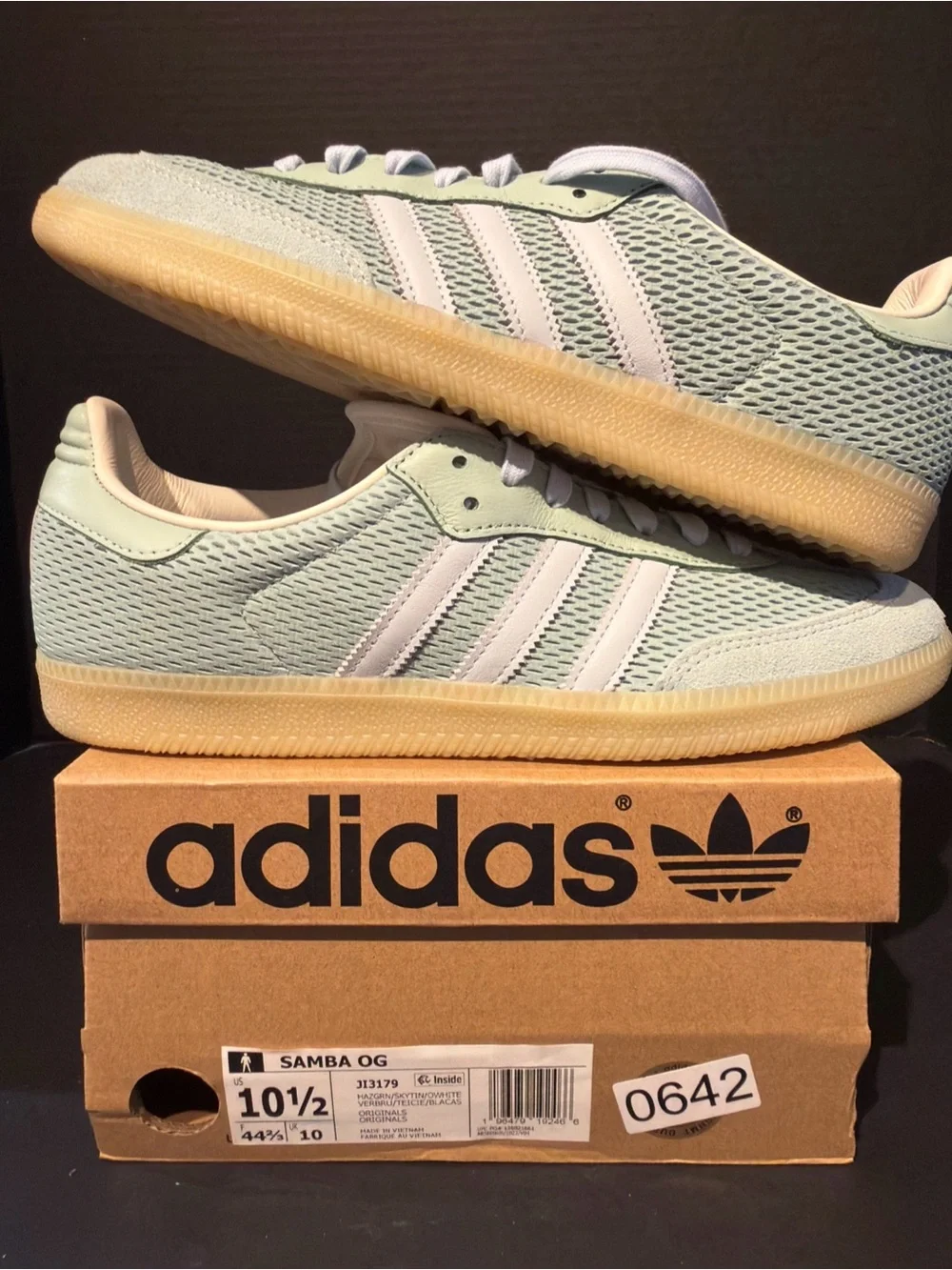 adidas Men’s Samba OG Sneakers in Mint Green with White Stripes 10.5M